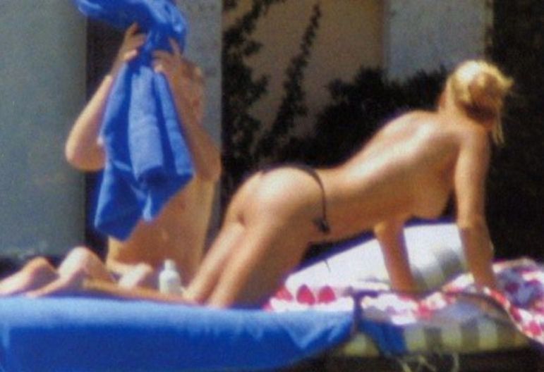 Anna Kournikova Topless Sunbathing Pics Nudebase