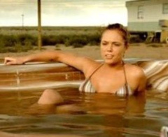 3. Agnes Bruckner Sexy – Dreamland, 2006