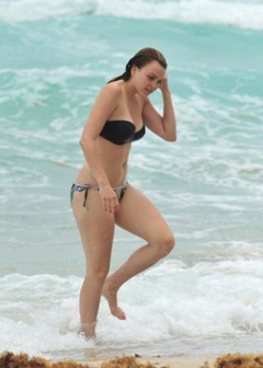 1. Aimee Teegarden – bikini, 2011