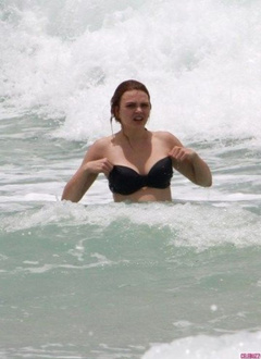 2. Aimee Teegarden – bikini, 2011