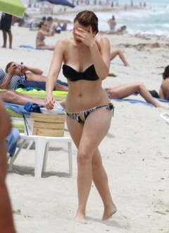 6. Aimee Teegarden – bikini, 2011