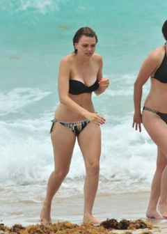 9. Aimee Teegarden – bikini, 2011