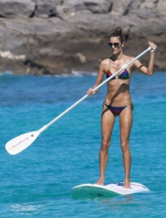 5. Alessandra Ambrosio – bikini, 2010