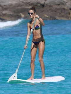 6. Alessandra Ambrosio – bikini, 2010