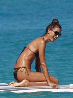 10. Alessandra Ambrosio – bikini, 2010