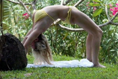 4. Abi Titmuss – yellow bikini