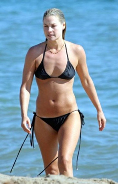 4. Ali Larter – black bikini, 2008