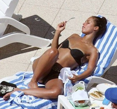 3. Alicia Keys – black bikini, 2008