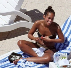 4. Alicia Keys – black bikini, 2008