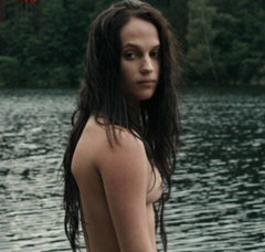 10. Alicia Vikander Naked – Kronjuvelerna, 2011