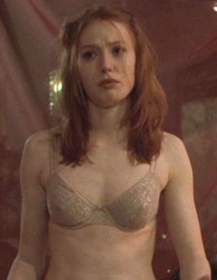 1. Alicia Witt Sexy – Playing Mona Lisa, 2000