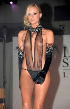 1. Alizee Poulicek – La Perla Fashion Show, 2009