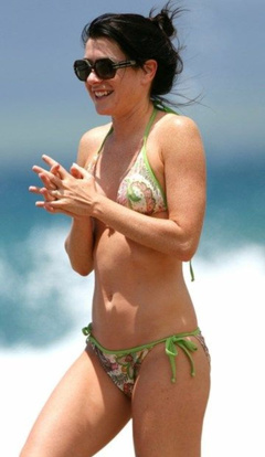 1. Alyson Hannigan – bikini, 2007