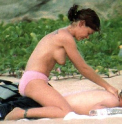 2. Alyssa Milano Naked – Alyssa on the beach, 1999