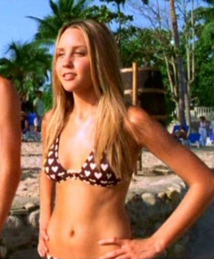 2. Amanda Bynes Sexy – Lovewrecked, 2006