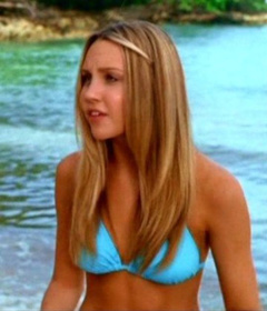 6. Amanda Bynes Sexy – Lovewrecked, 2006