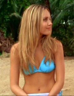15. Amanda Bynes Sexy – Lovewrecked, 2006