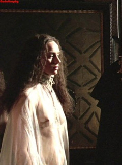 2. Amanda Ryan Naked – Elizabeth, 1998