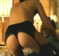 2. Amanda Ryan Naked – The Hunger, 1997