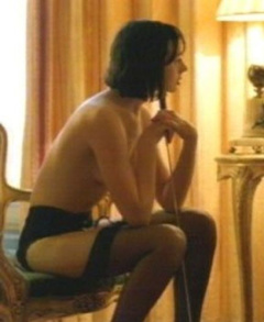 3. Amanda Ryan Naked – The Hunger, 1997