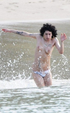 12. Amy Winehouse – Topless swimming, 2008