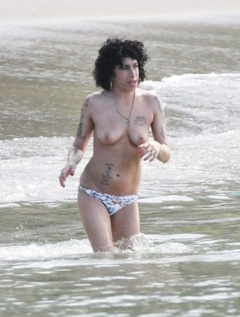16. Amy Winehouse – Topless swimming, 2008