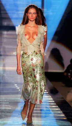1. Ana Claudia Michels – Haute Couture Fashion Show, 2000