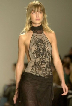 4. Ana Claudia Michels – catwalk oops