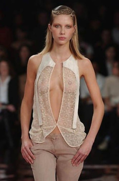 8. Ana Claudia Michels – catwalk oops