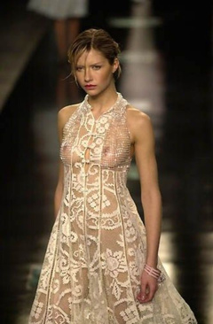 9. Ana Claudia Michels – catwalk oops