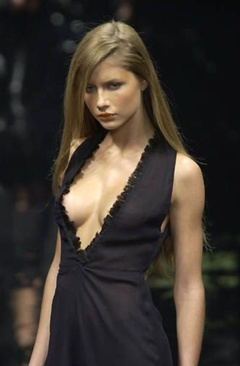 13. Ana Claudia Michels – catwalk oops