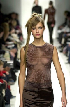 16. Ana Claudia Michels – catwalk oops