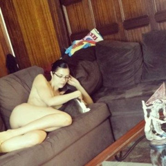 1. Adrianne Curry – Nude in Twitter, 2010