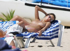 4. Anna Draganska – Topless sunbathing, 2006