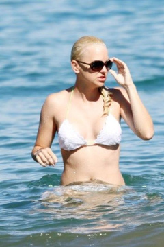 2. Anna Faris – bikini, 2009