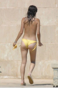 12. Anna Friel – Topless sunbathing, 2003