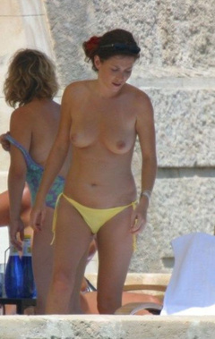 14. Anna Friel – Topless sunbathing, 2003
