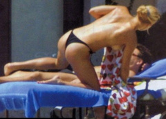 3. Anna Kournikova – Topless sunbathing, 2001