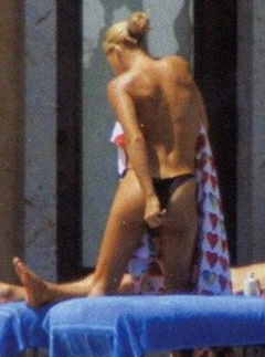 4. Anna Kournikova – Topless sunbathing, 2001