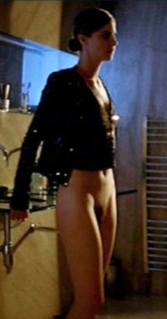 7. Anna Mouglalis Naked – Sotto falso nome, 2004