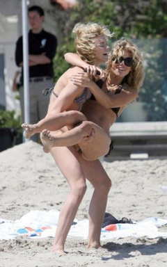 2. AnnaLynne McCord – bikini, 2009