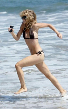 3. AnnaLynne McCord – bikini, 2009