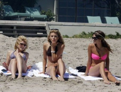 7. AnnaLynne McCord – bikini, 2009