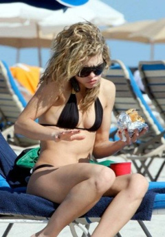 6. AnnaLynne McCord – black bikini, 2008