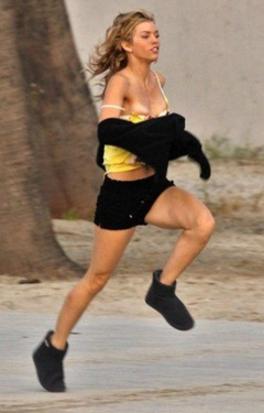 3. AnnaLynne McCord – boob oops, 2008