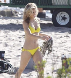 3. AnnaLynne McCord – yellow bikini, 2009
