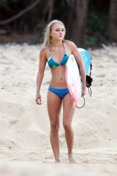 3. AnnaSophia Robb – bikini, 2010