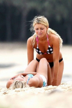 13. AnnaSophia Robb – bikini, 2010