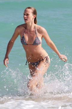 3. Anne Vyalitsyna – bikini, 2009
