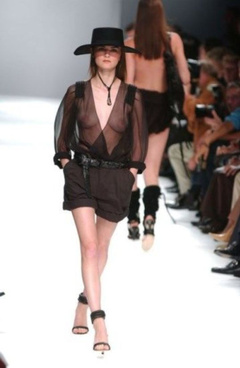 11. Anouck Lepere – catwalk oops